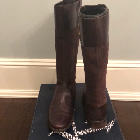 Brown leather tall boots - Picture 2 of 5